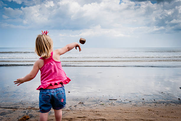 Cuidado, Palabras y Piedras Lanzadas Nunca Vuelven Atrás.
